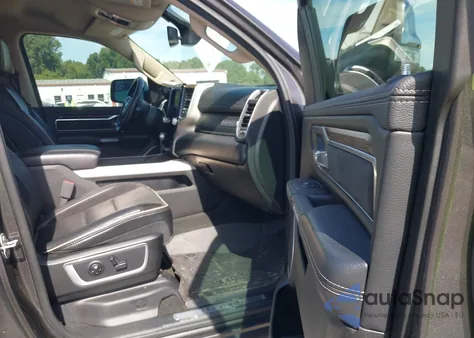 2020 Ram 1500 Laramie z USA, uszkodzony, nr VIN 1C6SRFJT4LN393347